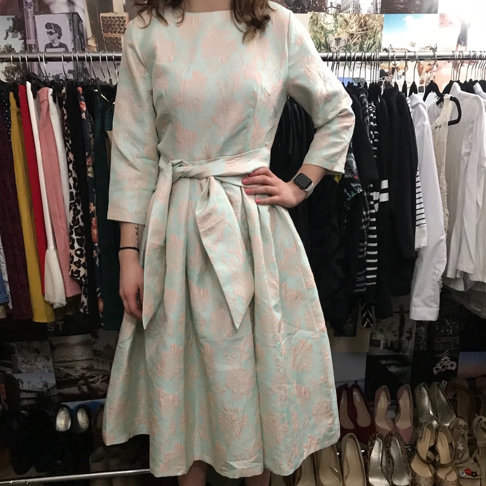 Small Dainty Jewell’s dress with belt